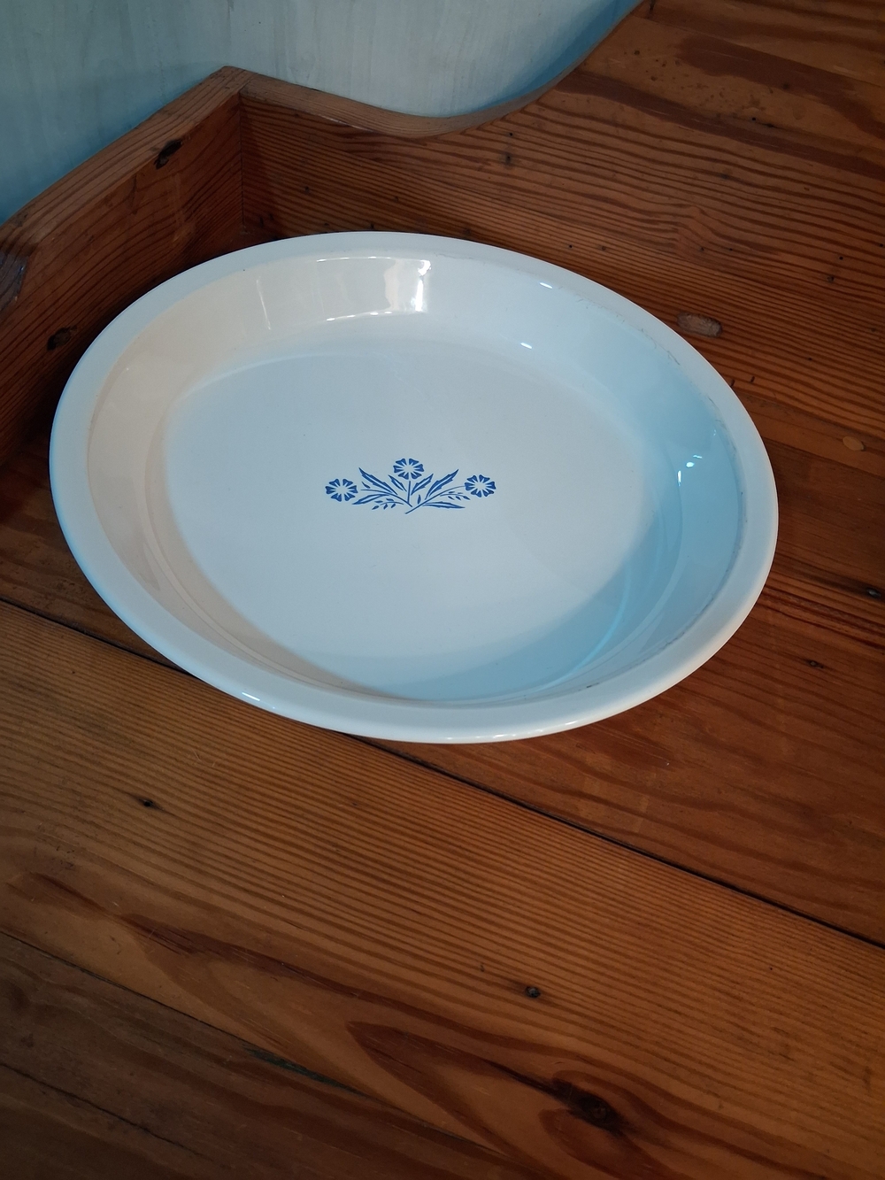 White Ceramic 9in Pie Plate with Blue Floral